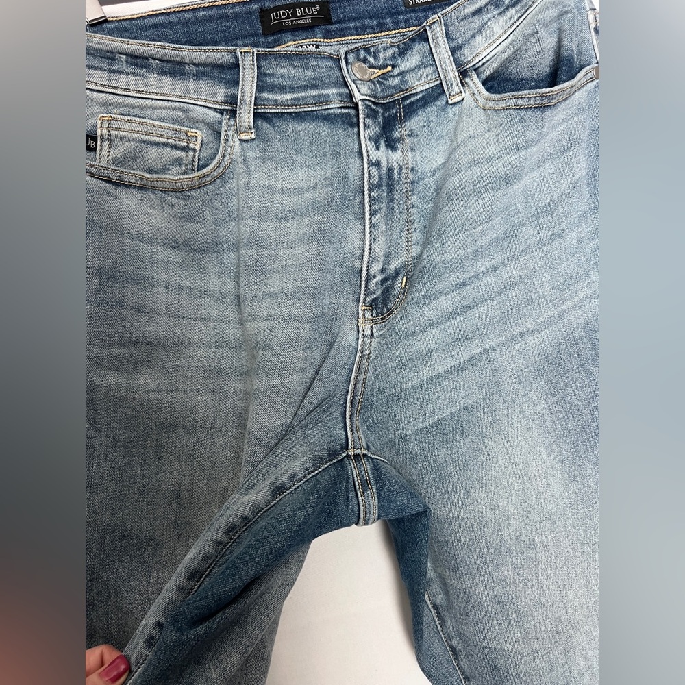 Judy Blue Light Wash Straight Fit Jeans - Picture 5 of 13